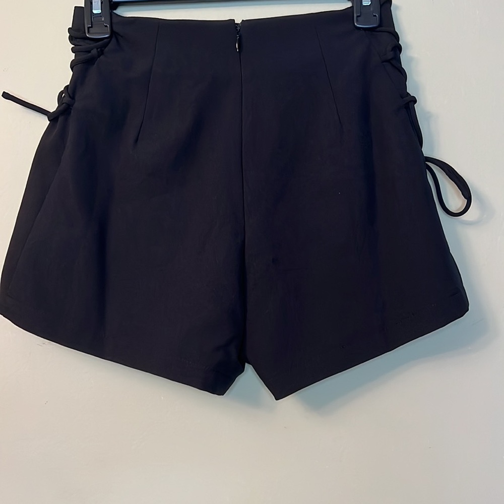 Shorts - Picture 6 of 6